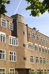 B. Ruloffstraat. welvingen gevel boven ingang.
<br/>
Paul Paris, mei 2014